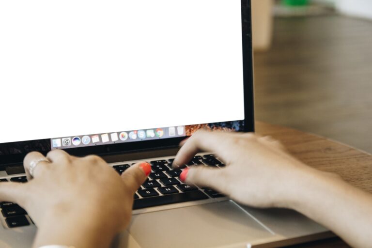 OVH Roundcube Webmail comment accéder — écran de connexion email sur ordinateur