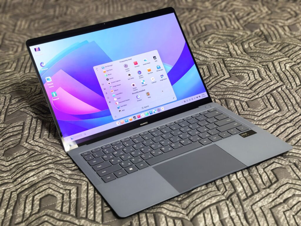Windows 11 Famille ou Pro — interface Windows 11 sur ordinateur portable