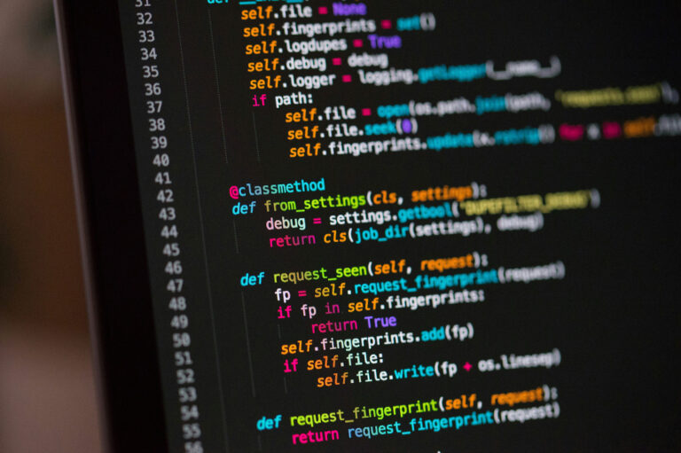 découvrez replit : ses fonctionnalités, les avis des utilisateurs et ses principaux usages pour coder, tester et partager des projets en ligne facilement.