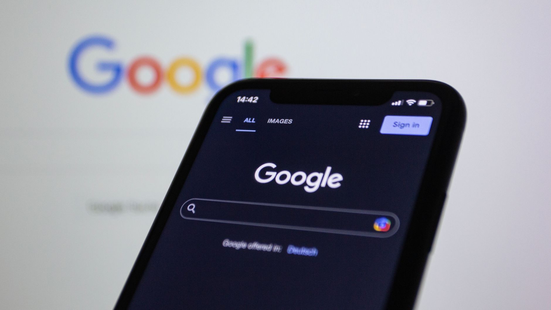 Microsoft et Google : deux écosystèmes numériques construits différemment — comparaison des logos Microsoft et Google
