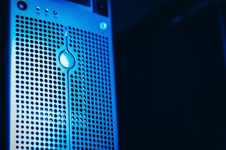 Scaleway vs OVH quelles différences, — centre de données serveur cloud